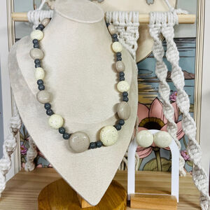 Vintage Acrylic Beaded Jewelry Set Necklace and‎ Earrings Round Chunky Beads